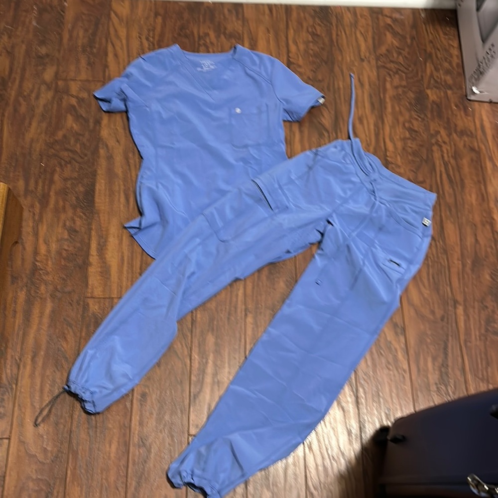 Ceil blue Cherokee infinity scrubs women xs top and xxs pants.